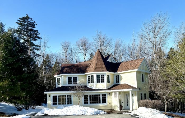 Brand New Listing! Amazing 4 Bedroom Townhome with your own private Hot Tub!!!