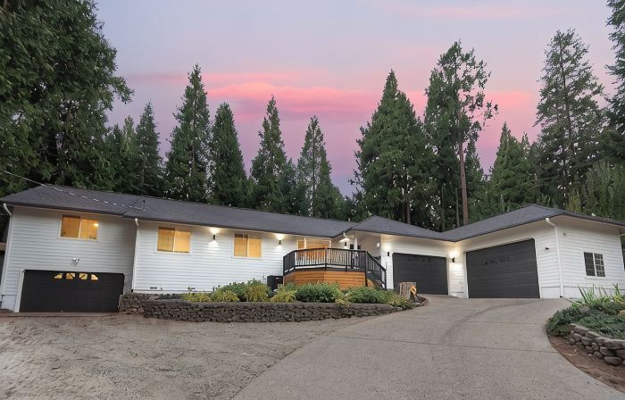 Modern Mountain Retreat - Wineries, Lakes, Nature