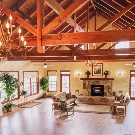 Lodge on the Lake Inside a Family Farm 2 or 5 Bedroom