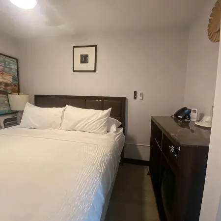 Howard Johnson by Wyndham Hillsboro TX