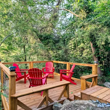 Cabin-King Master, 2 Bath, Private Loft w/ Queen & Twin,  Hot Tub, Flat Driveway