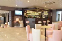 Hôtel Croix des Bretons - Lourdes Pyrénées - Quầy Bar