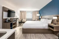 Comfort Suites Kingston Central - parking