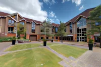 Village Hotel Swindon - parking