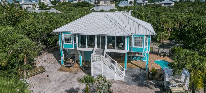 Island Retreat - Private Pool, 2 Golf Carts, Boat Slip, Walk to the Beach キャプティーバのホテル