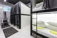 Capsule Hotel Atmosphere - Хостел