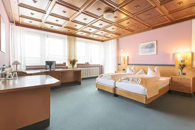 Eibacher Hof Hotels near Marienquelle am Heidenberg