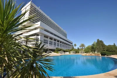 El Aurassi Hotel dekat Grand Poste