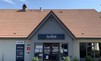 Kyriad Sedan - Housity