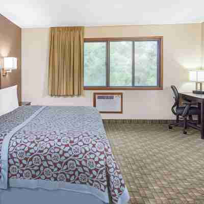 Days Inn & Suites by Wyndham Waterloo Rooms