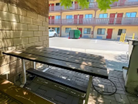 パームス イン & スイーツ パームデールのホテル