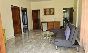 Beautiful Bungalow with a Communal Outdoor Pool and 2 km from the Sandy Beach