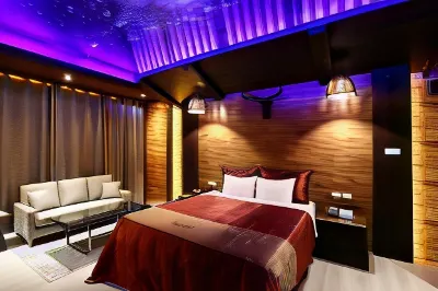 Yosemite Motel - Chunghua Branch Hotels in Taichung