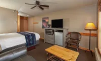 Cove Point Lodge