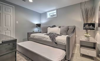 Modern DC Apartment ~ 6 Mi to National Mall!