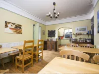 Llangollen Hostel Guest Rooms - No Dormitories - Self Catering Hotels in Llantysilio