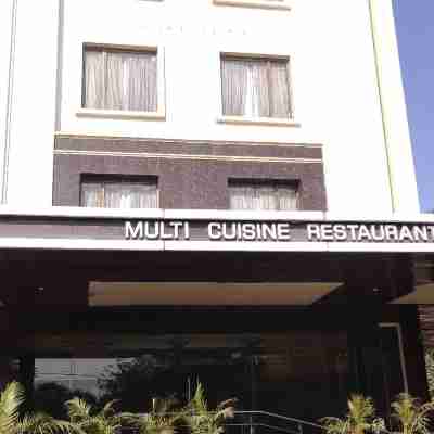 Hotel the Marque by Makson Hotel Exterior