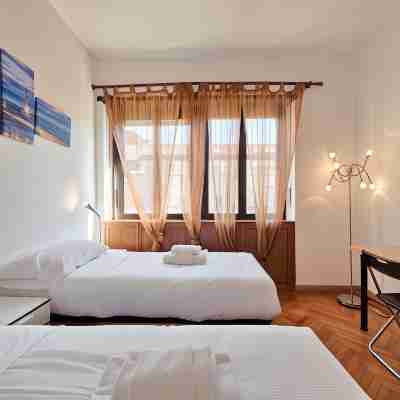 Vanchiglietta Colourful Apartment Rooms