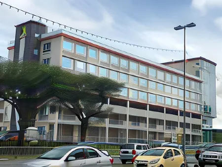 Higher Hotel Отели рядом с достопримечательностью «Yayasan Sultan Haji Hassanal Bolkiah Complex»