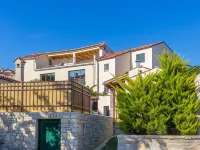 Rustic Holiday Home with Private Pool in the Center of Medulin Near the Beach