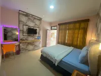Hotel & Villa Gunung Jempol Hotels near yy