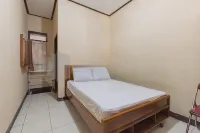 Homestay Pkpn Garut Mitra RedDoorz Hôtels à : Garut Kota