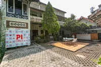 RedDoorz Plus Near Taman Sari 2