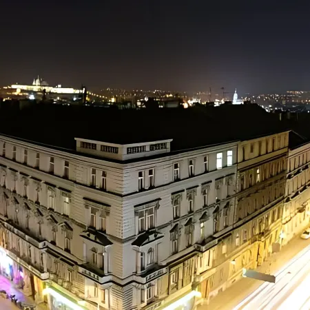 EA Hotel Sonata Отели рядом с достопримечательностью «Прага 02»