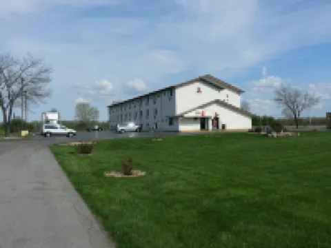 Super 8 by Wyndham Saginaw