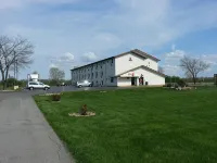 Super 8 by Wyndham Saginaw Hotels near Nexteer Automotive Plant 5