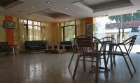 Hotel Curio's All Seasons