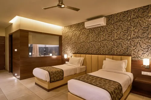 Hotel Shlok (Pure Veg), Kolhapur Hotels in Panhāla