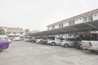 巴真府皮姆素克甜美酒店 - 停車場