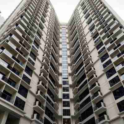 Morgan Suite BGC Shortwalk4 Venice Canal Mall Free Pool Gym Hotel Exterior