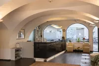 Kaiser Von Österreich, Historik- Und Thermalhotel