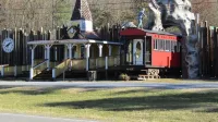 2 miles from NB State Park, James River,  hiking trails and trout fishing!