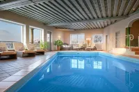 Tennerhof Luxury Chalets - Airport Shuttle