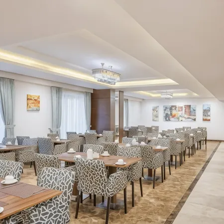 Blue Coral Hotel Отели рядом с достопримечательностью «Мечеть E Taneem»