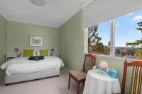 Victoria and Albert Guesthouse Hotels in Mount Victoria