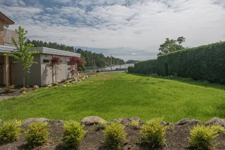 Harbour House Hotel Отели в г. Солт Спринг Айленд