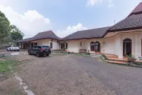 RedDoorz Plus at Wisma Kenanga Sukabumi Hotels near POLTEKES YAPKESBI