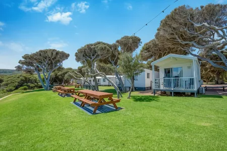 Tasman Holiday Parks - Yallingup Beach Отели рядом с достопримечательностью «Нгилджи Кейв»