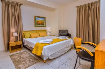 Wonderful Quiet Area, Completely Privacy, Large Private Pool, Colourful Garden Hotels near Ζωολογικός Κήπος Πάφου - Pafos Zoo