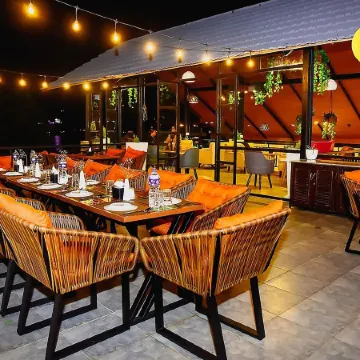 Majestic Lake Front Hotel & Suites