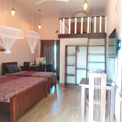 TRANSIT STUDIO KATUNAYAKE Hotels near Katunayake Railway Station