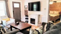 Charming cottage Pet Friendly 1 BR Tranquil Steele Wifi