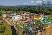 Cozy Fall retreat in Massanutten Four Season Mountain Resort ski, bike, fish