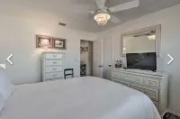 Venice Island Beach walk 2 beach, Sharkey’s, legacy trail,-2 homes available Hotels near Pier 22 Home Decor and Furnishings