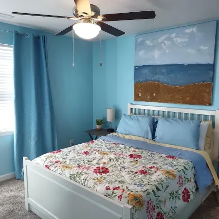 Beachy Style Home and Cozy . No Pet Fee, 6 Guests