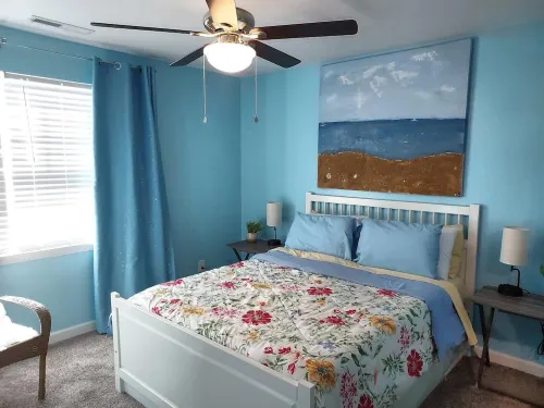 Beachy Style Home and Cozy . No Pet Fee, 6 Guests